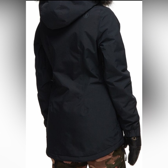 Volcom Eva Insulated Gore-Tex Jacket Size Medium NWT - Picture 3 of 17